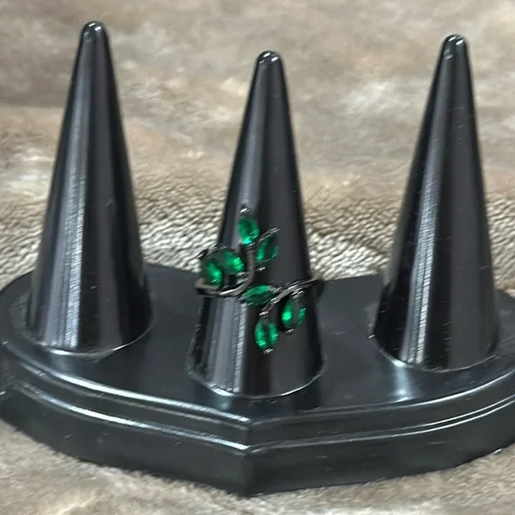 Ring size 8 - Picture 2 of 6